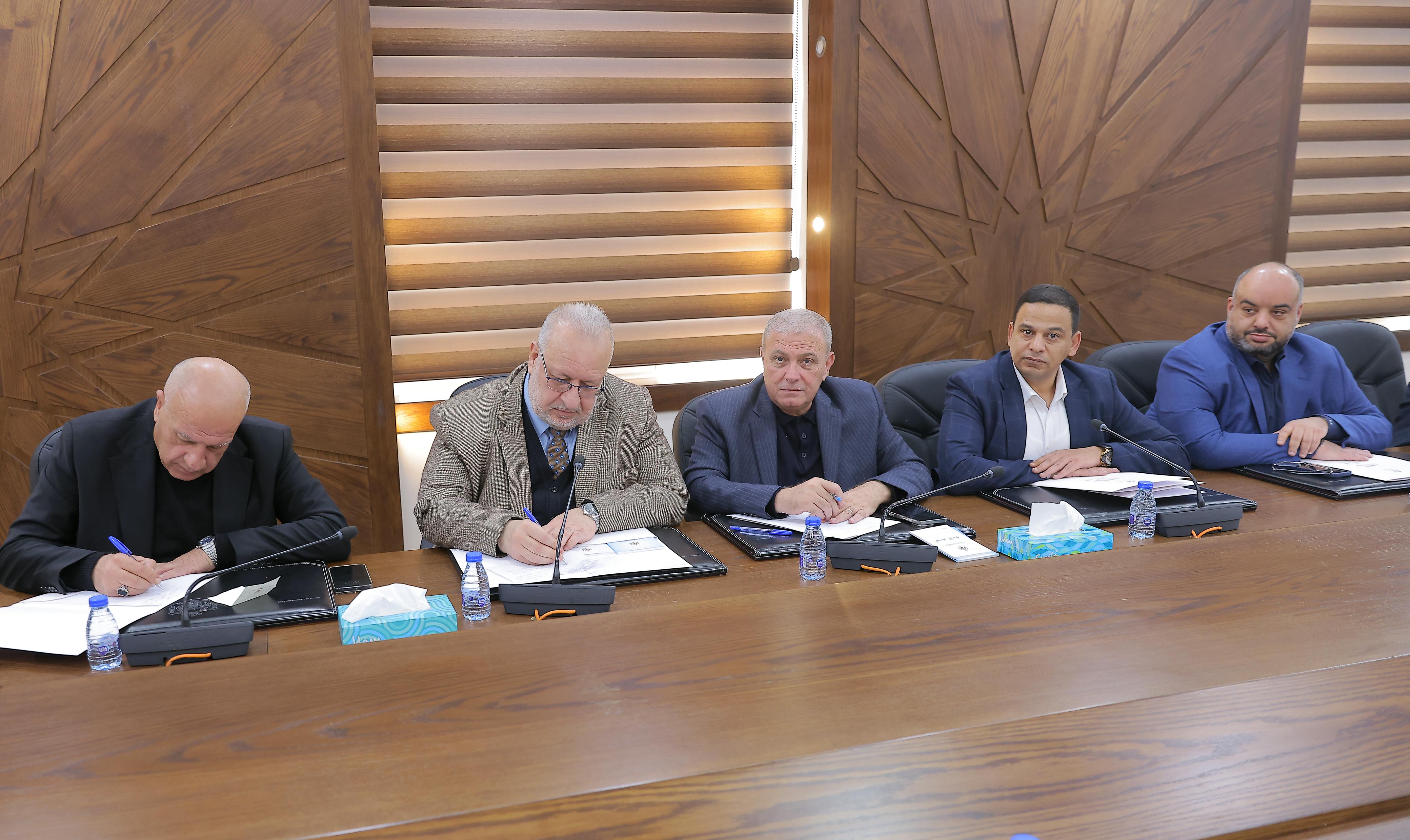 Madar Al-Saa Images 0.8659635706637812