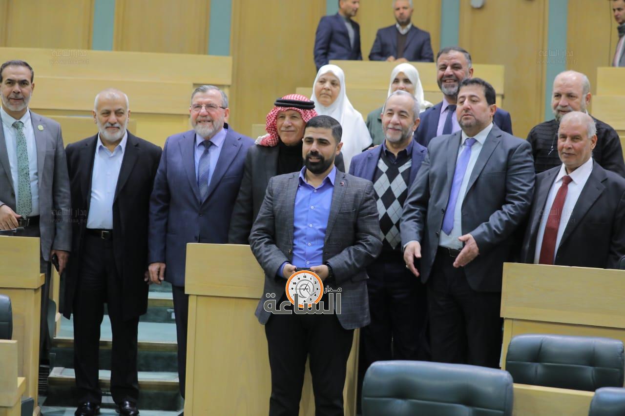 Madar Al-Saa Images 0.45194513950171267