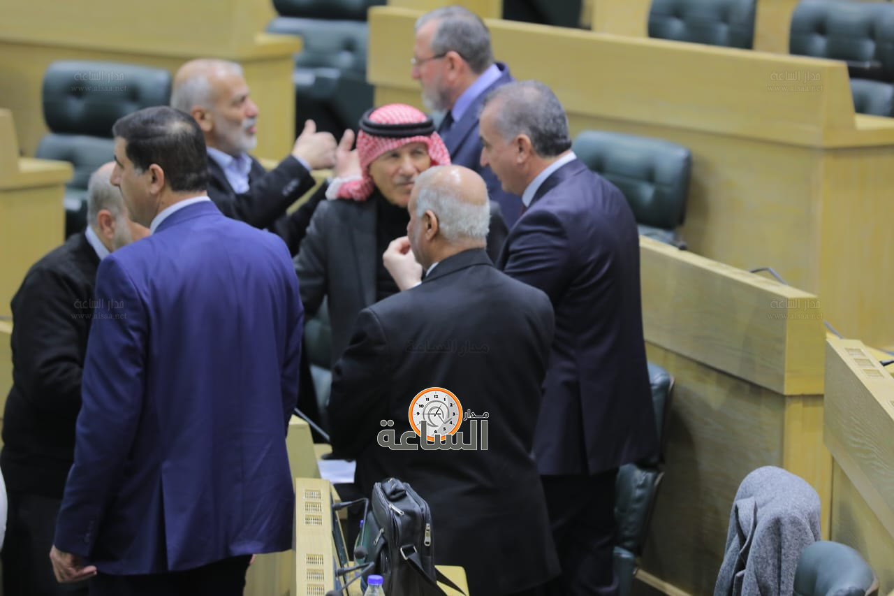 Madar Al-Saa Images 0.42869747577982165