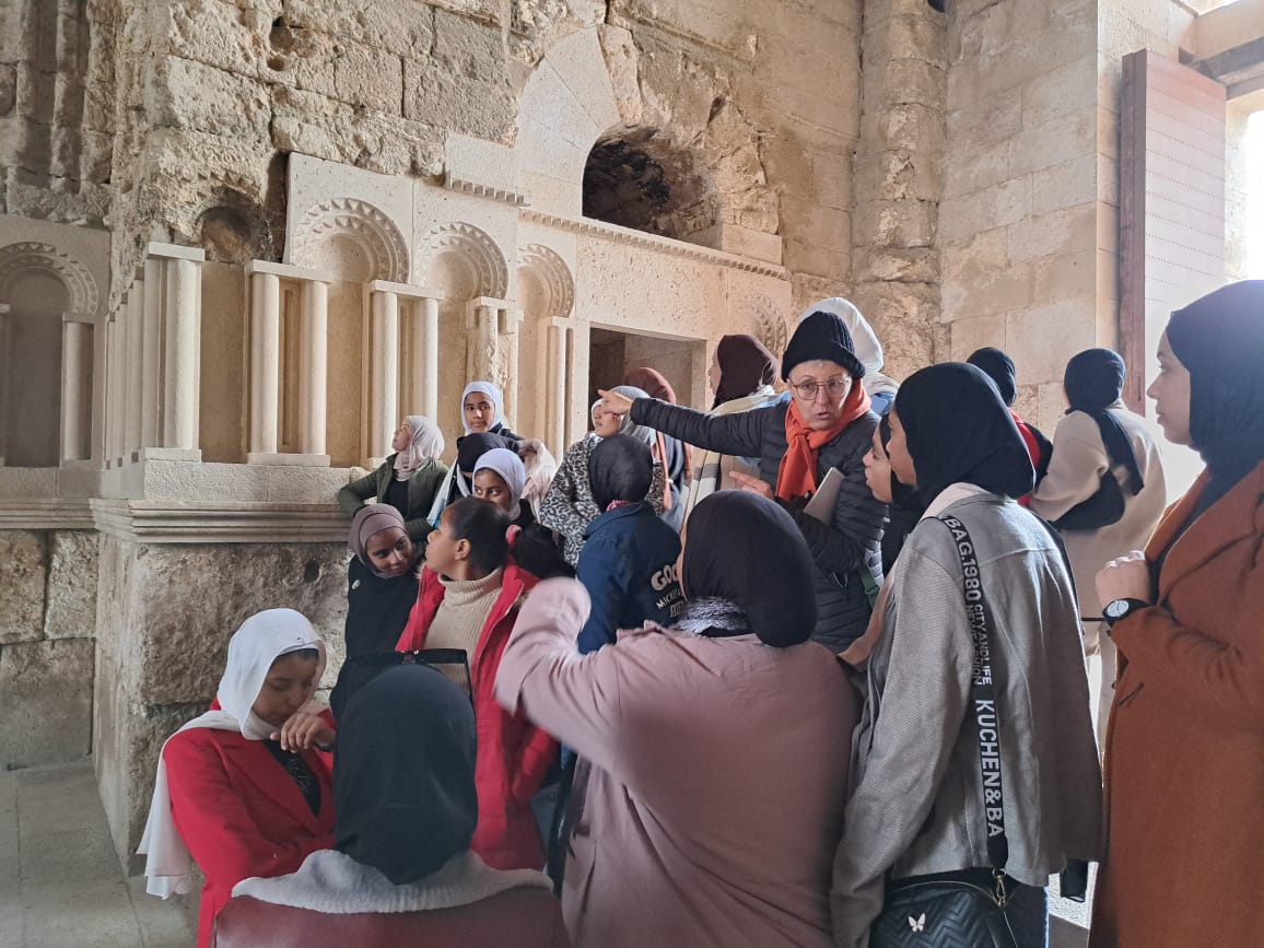 Madar Al-Saa Images 0.08267988177193852