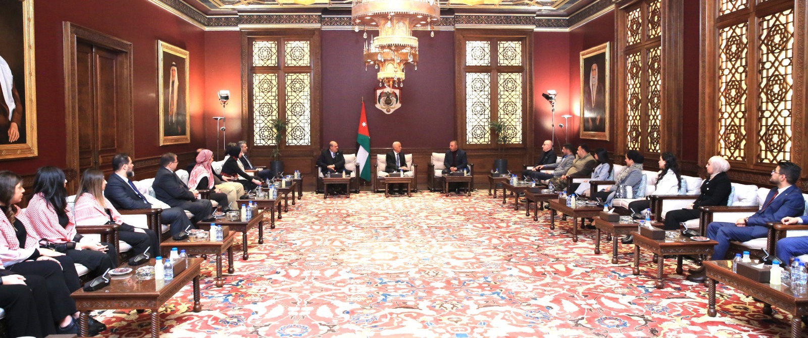 Madar Al-Saa Images 0.6757760538686697