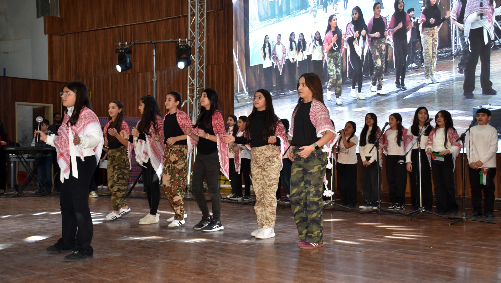 Madar Al-Saa Images 0.46682092458859215