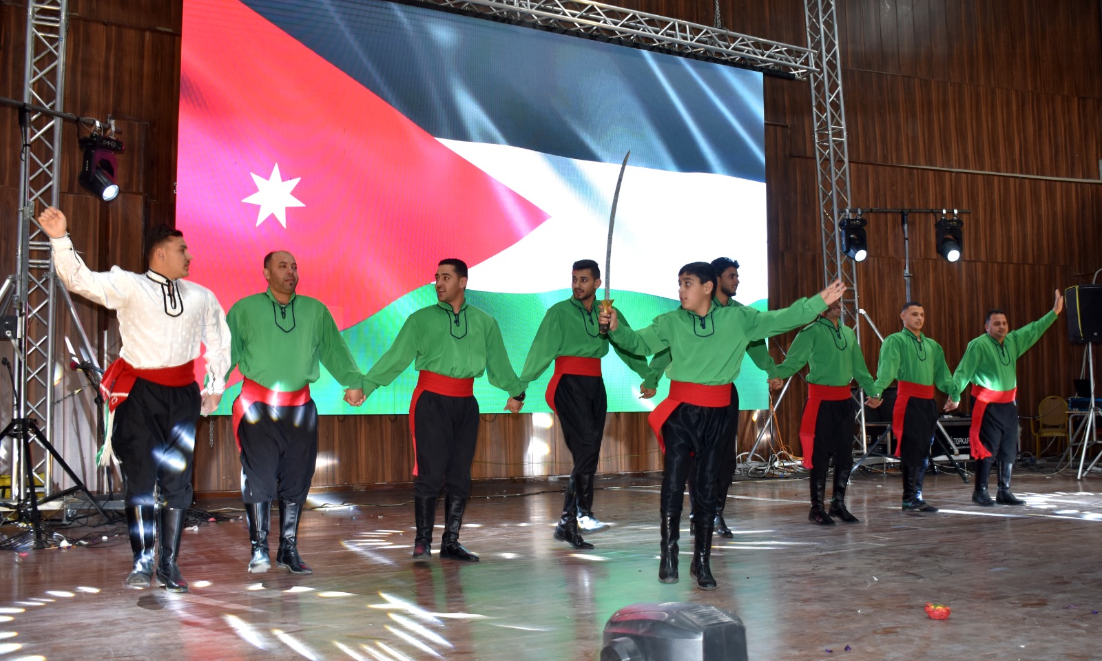 Madar Al-Saa Images 0.6899972425030965