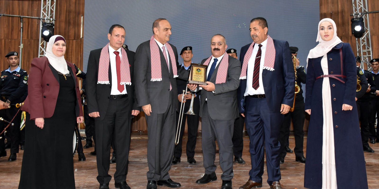 Madar Al-Saa Images 0.1465279018666319