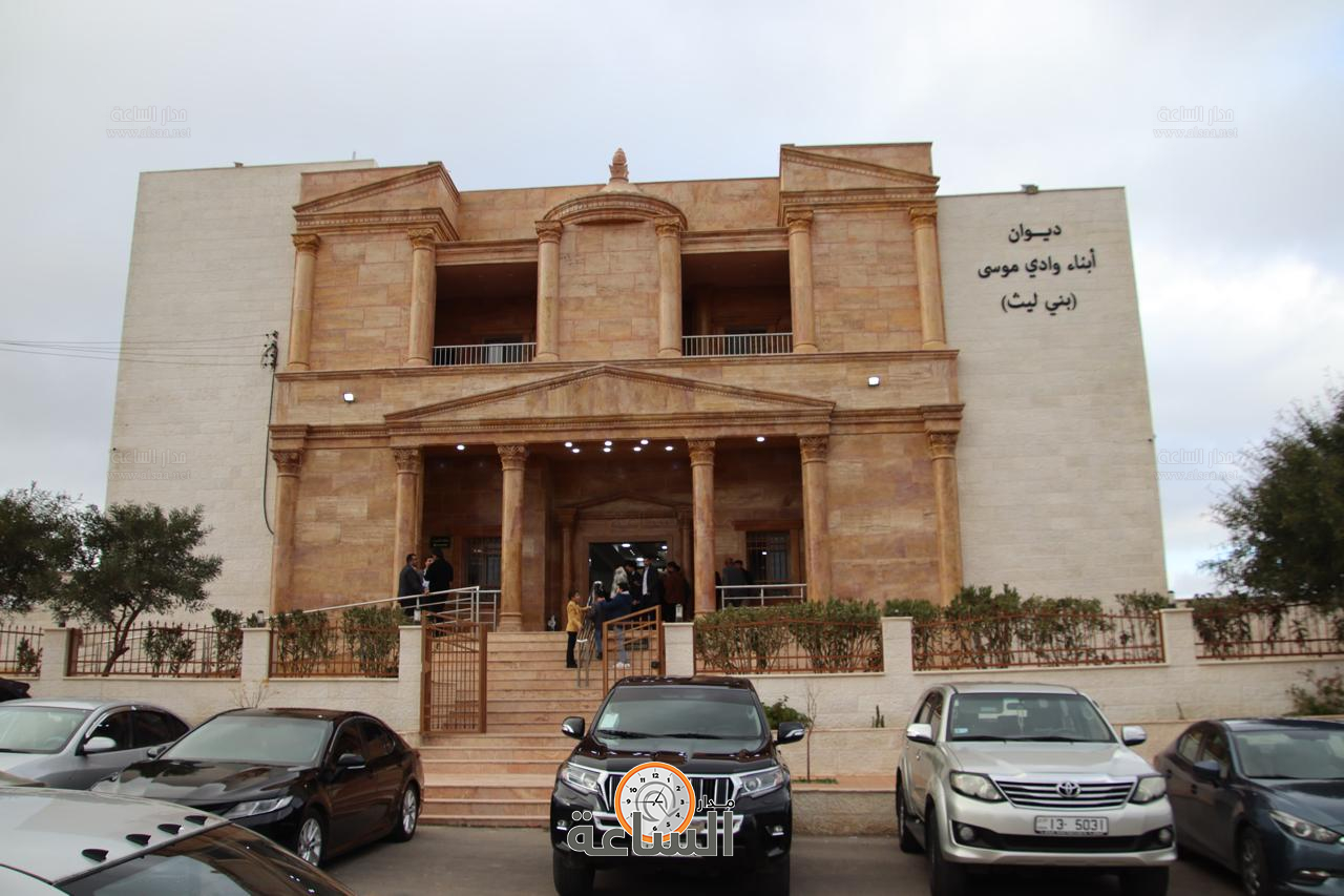 Madar Al-Saa Images 0.4892433413355777