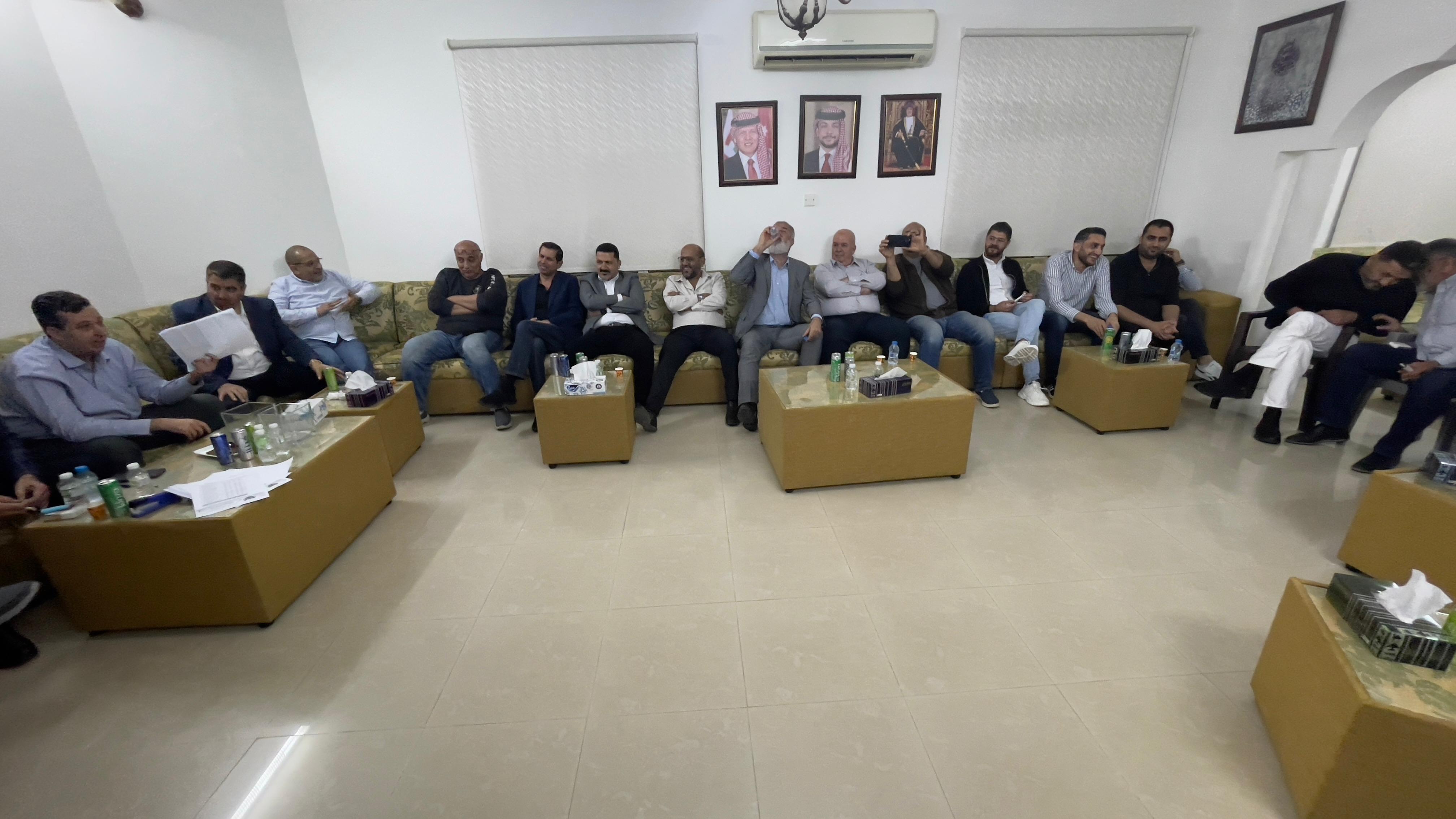 Madar Al-Saa Images 0.565356079259625