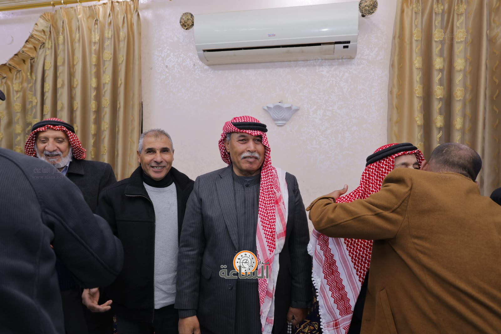 Madar Al-Saa Images 0.9754496632632272