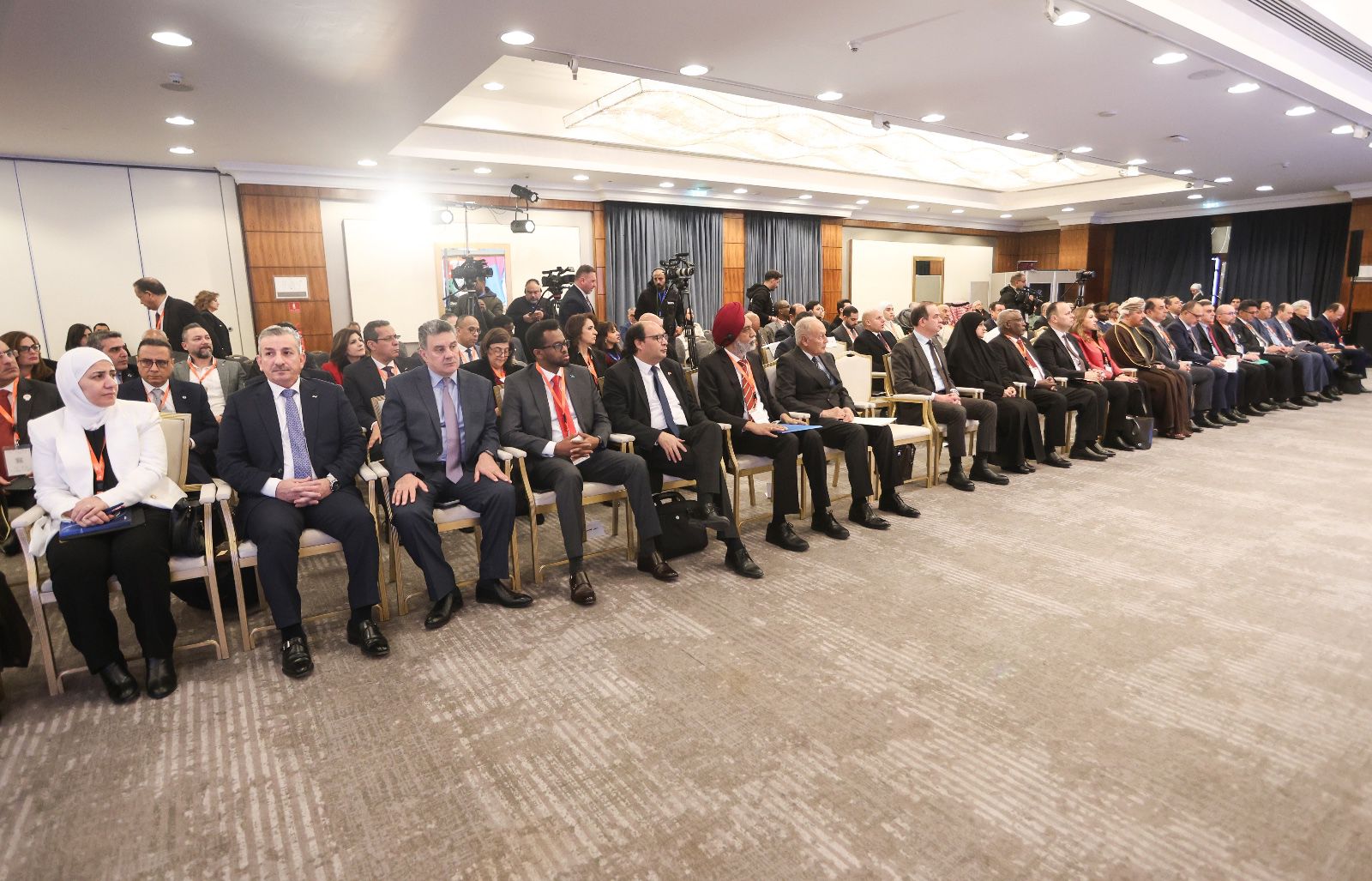 Madar Al-Saa Images 0.36052592755562274