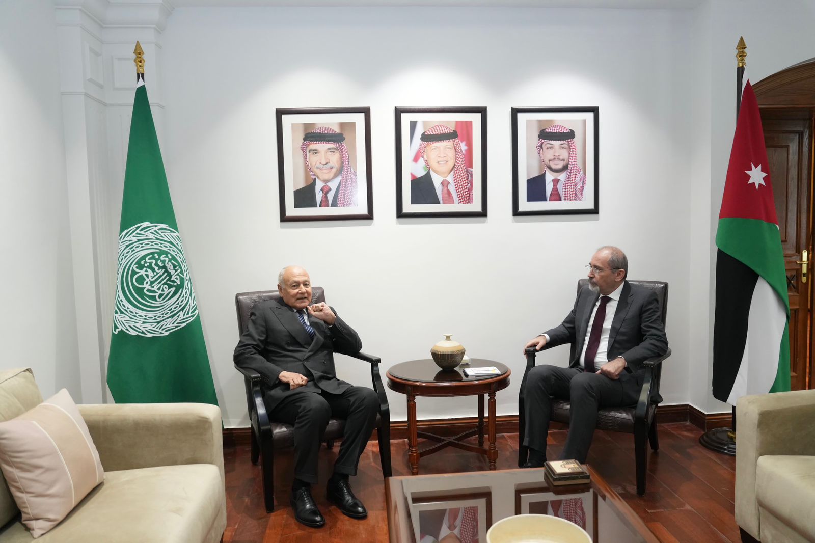 Madar Al-Saa Images 0.0398857508978423