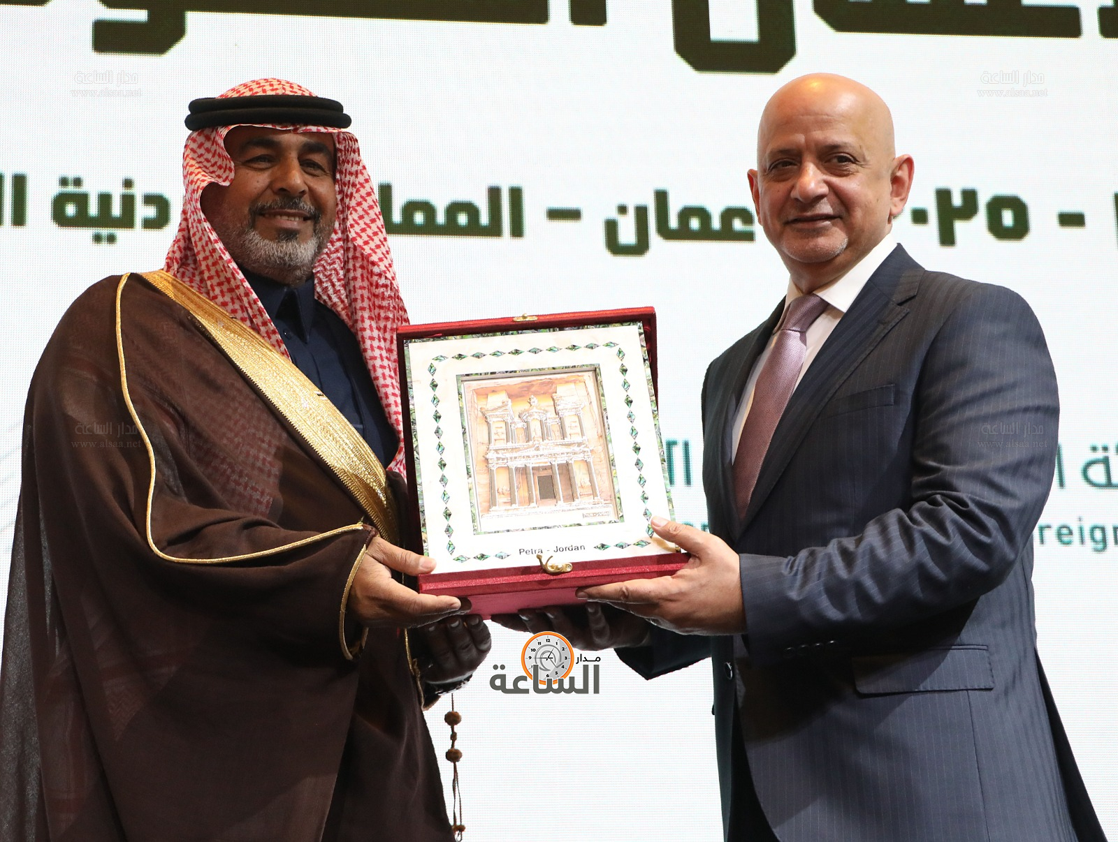 Madar Al-Saa Images 0.117140364073552