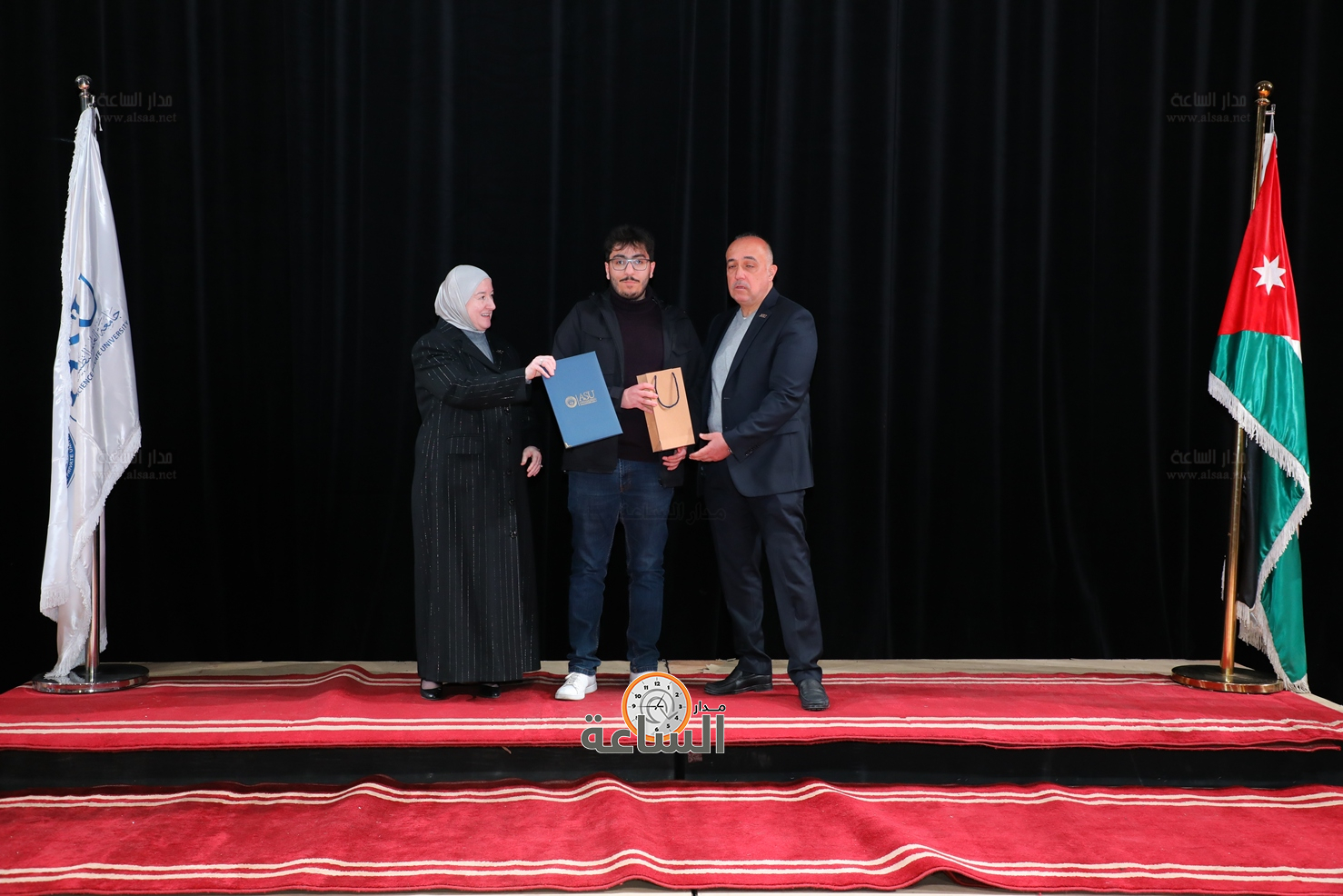 Madar Al-Saa Images 0.7035272378831372