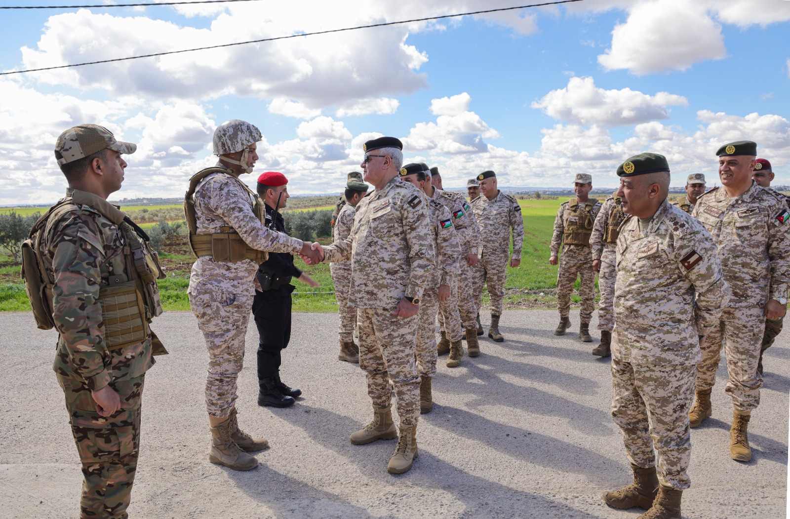 Madar Al-Saa Images 0.4919820642306765