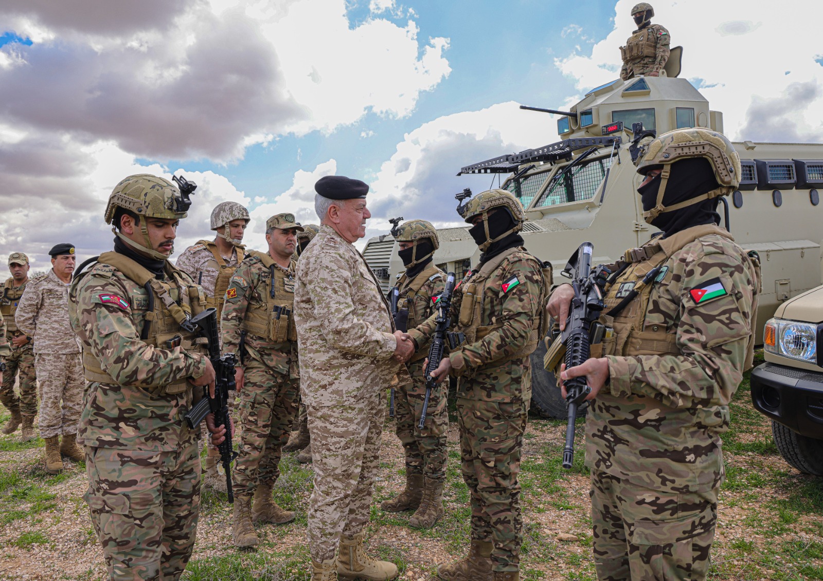 Madar Al-Saa Images 0.048395110916659156