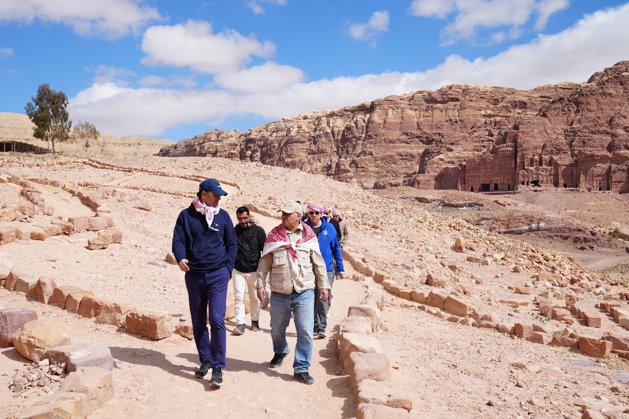 Madar Al-Saa Images 0.5047193352264858