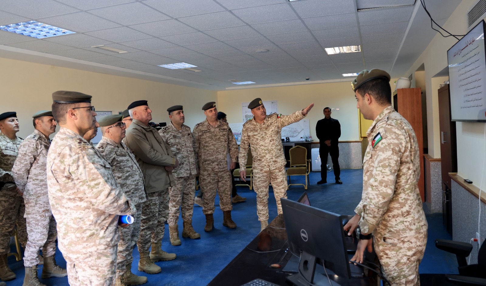 Madar Al-Saa Images 0.666839328772519