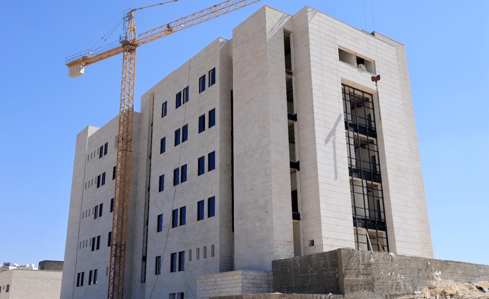 Madar Al-Saa Images 0.4393758127703109