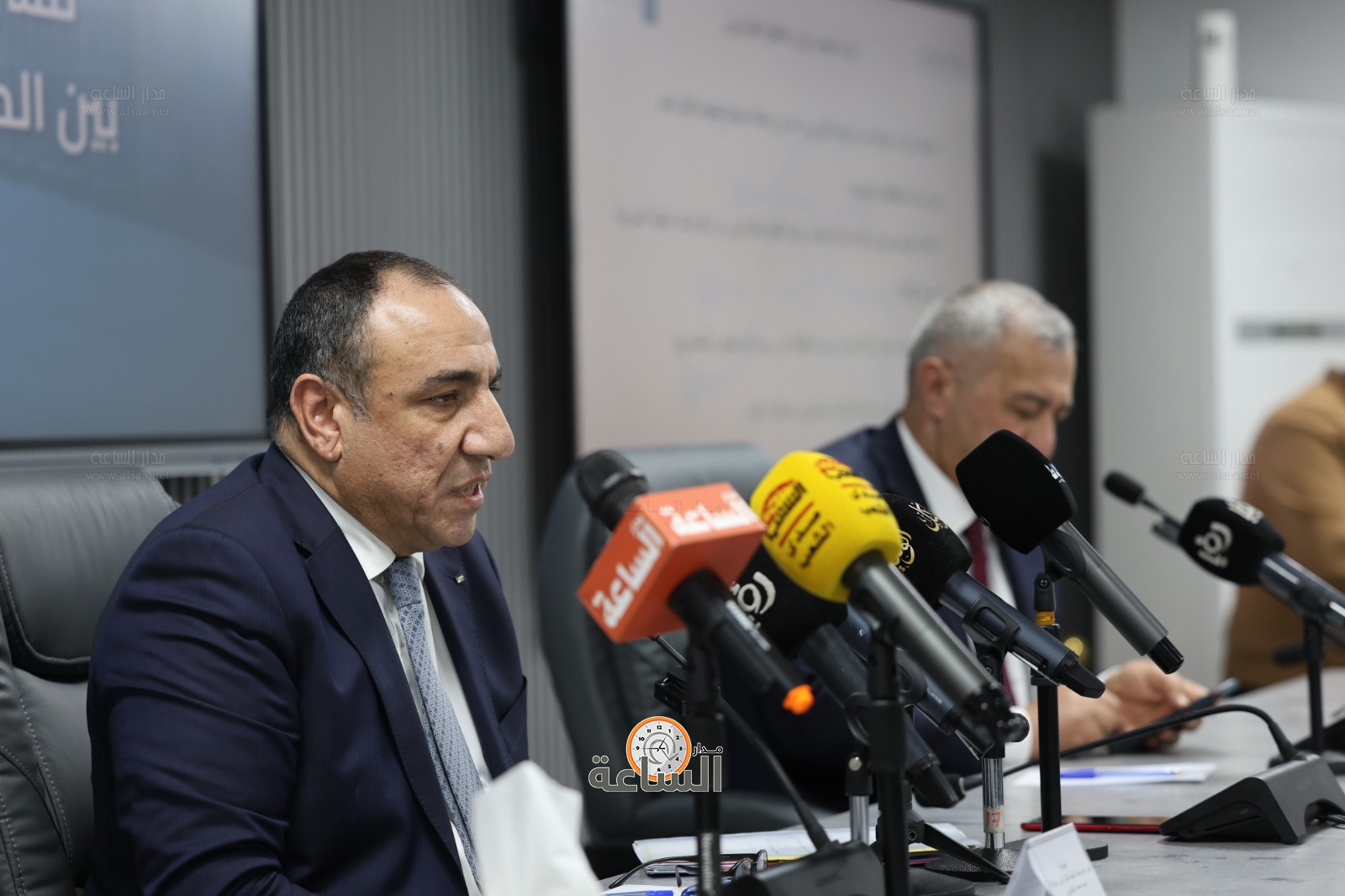 Madar Al-Saa Images 0.01902483872359828