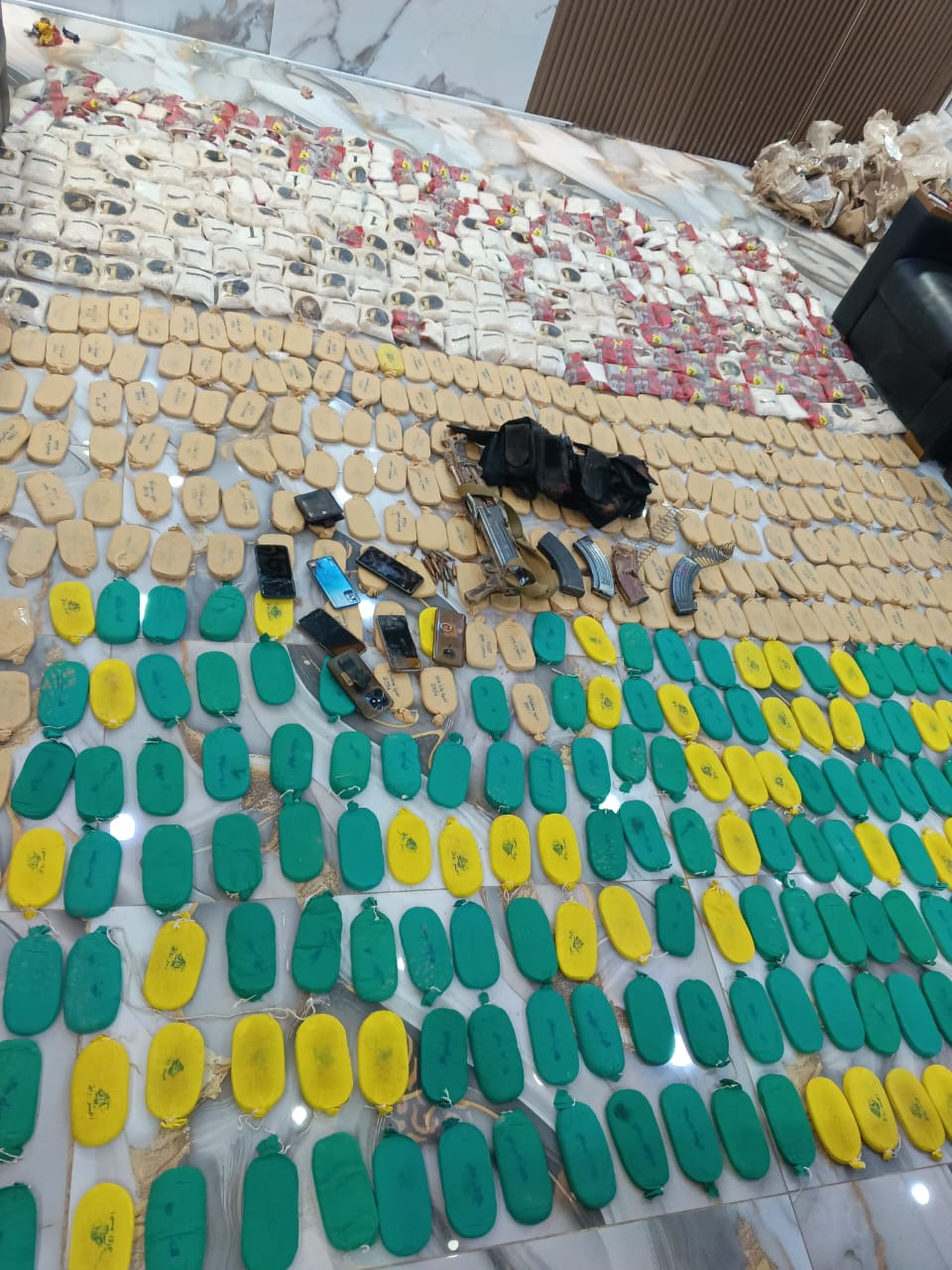 Madar Al-Saa Images 0.9994091794361752