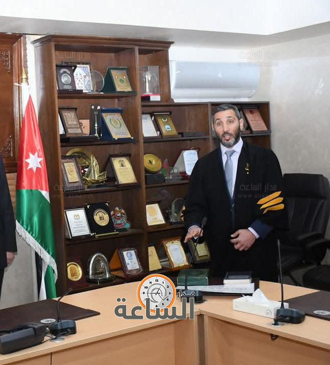 المحامي
أحمد رسمي العمري