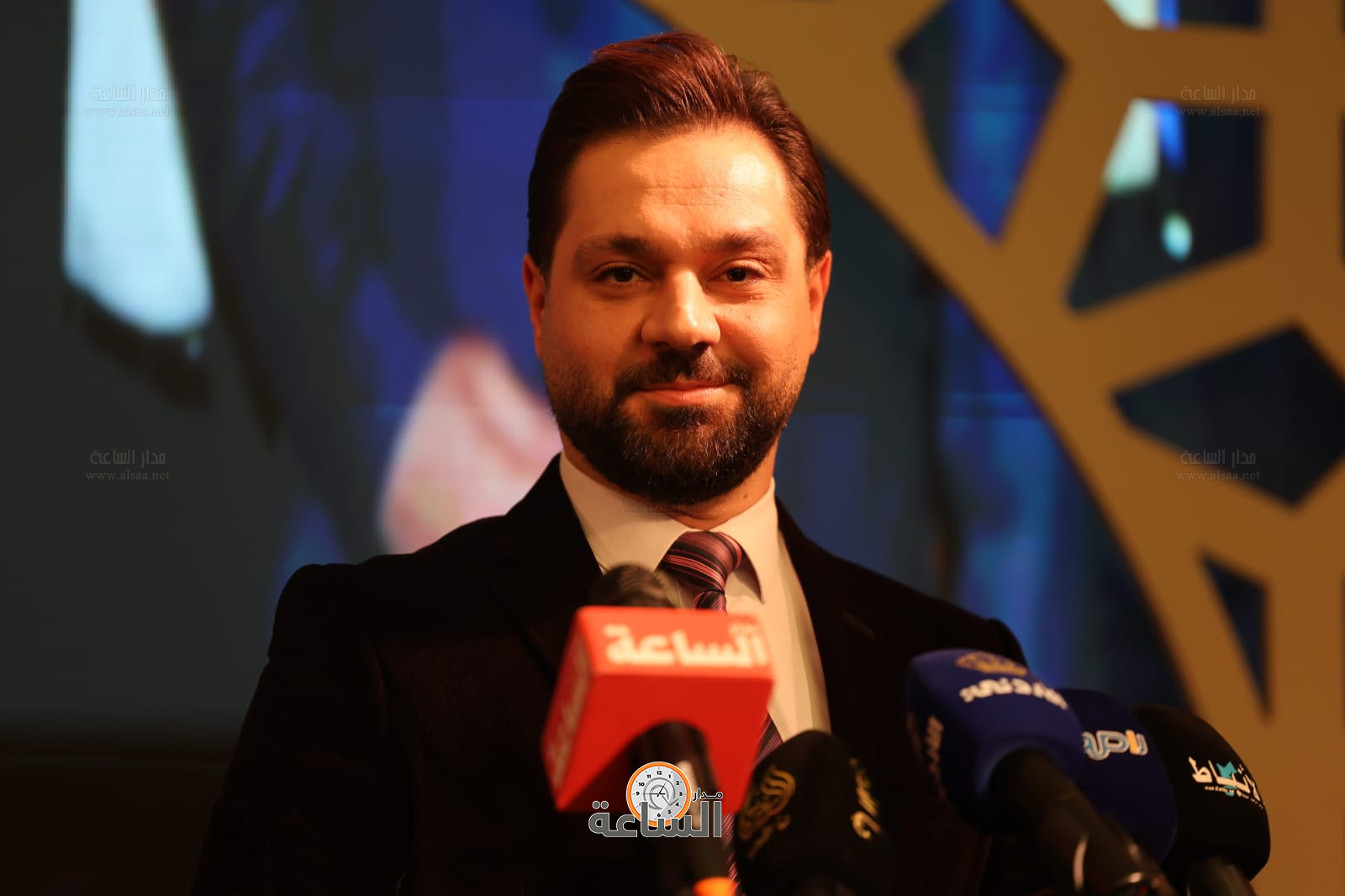 Madar Al-Saa Images 0.04202366685615844