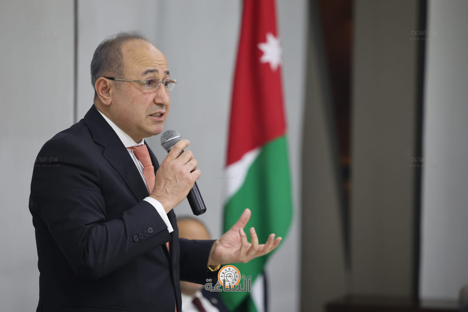 Madar Al-Saa Images 0.568771401095244