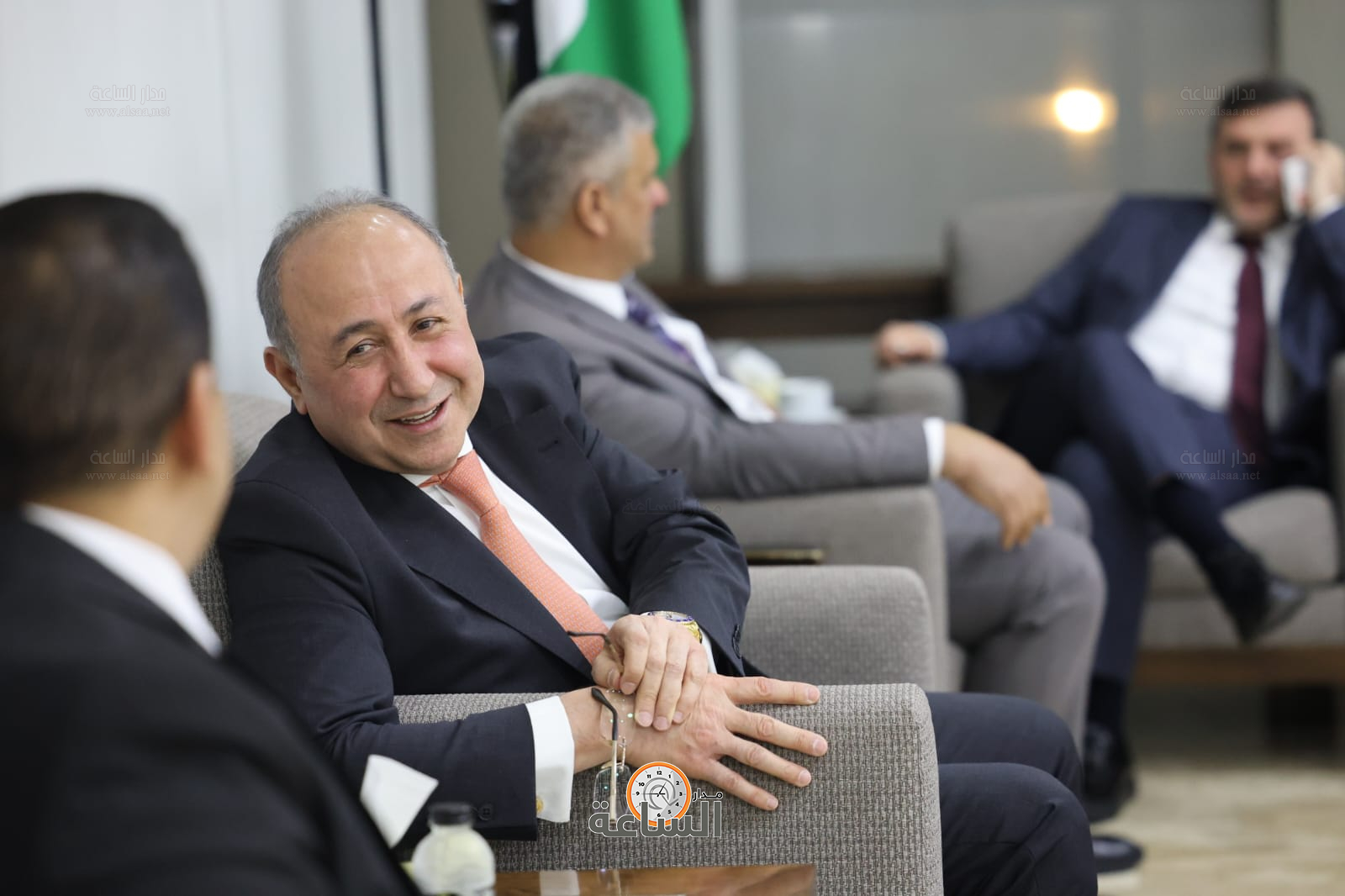 Madar Al-Saa Images 0.1901897371628336