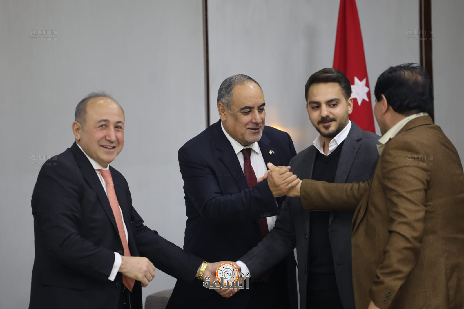 Madar Al-Saa Images 0.9085748614373756