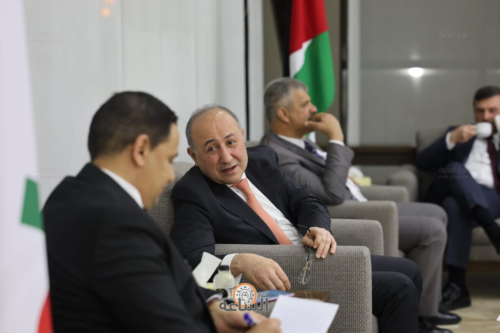 Madar Al-Saa Images 0.534259505260319