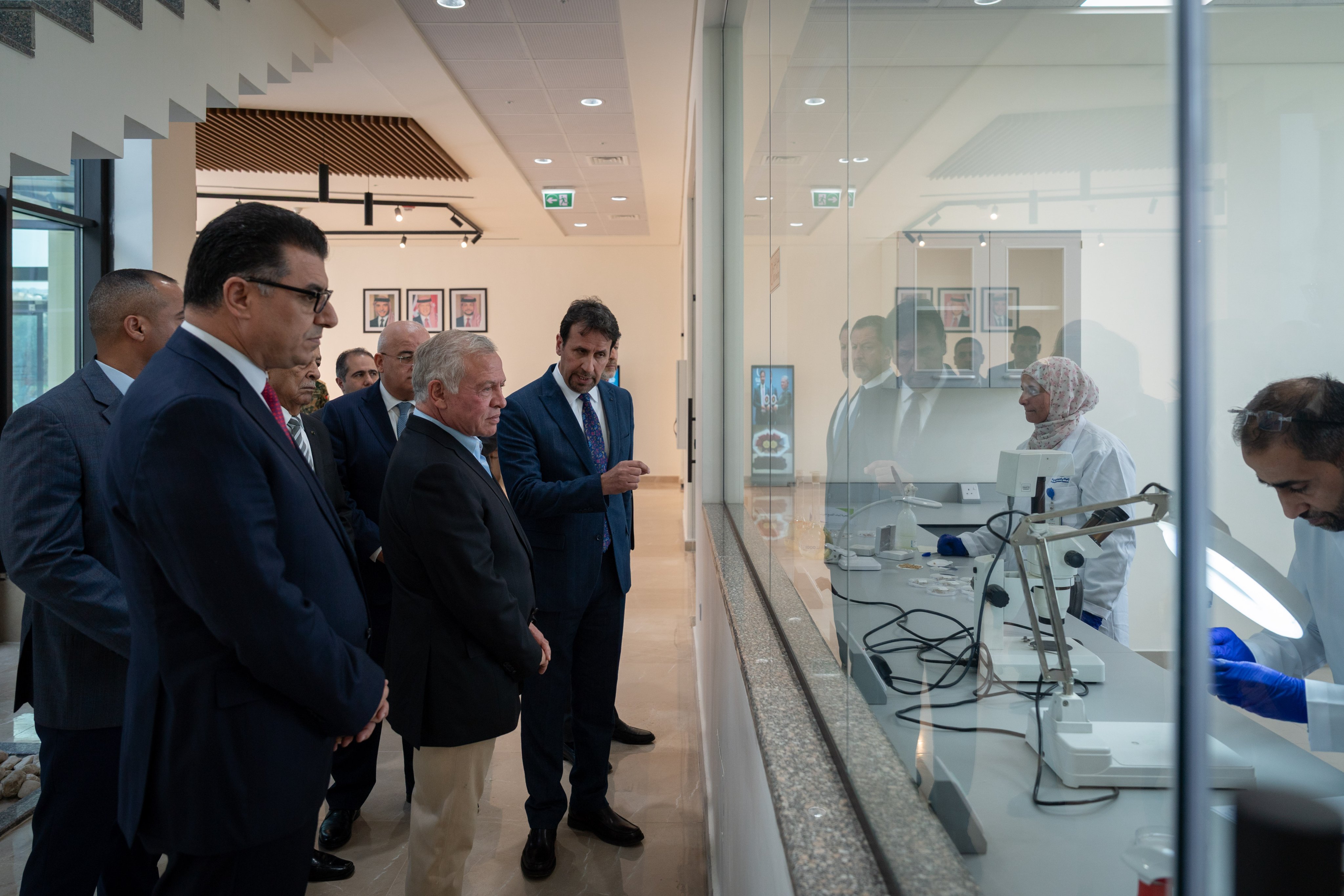 Madar Al-Saa Images 0.4802026416352976