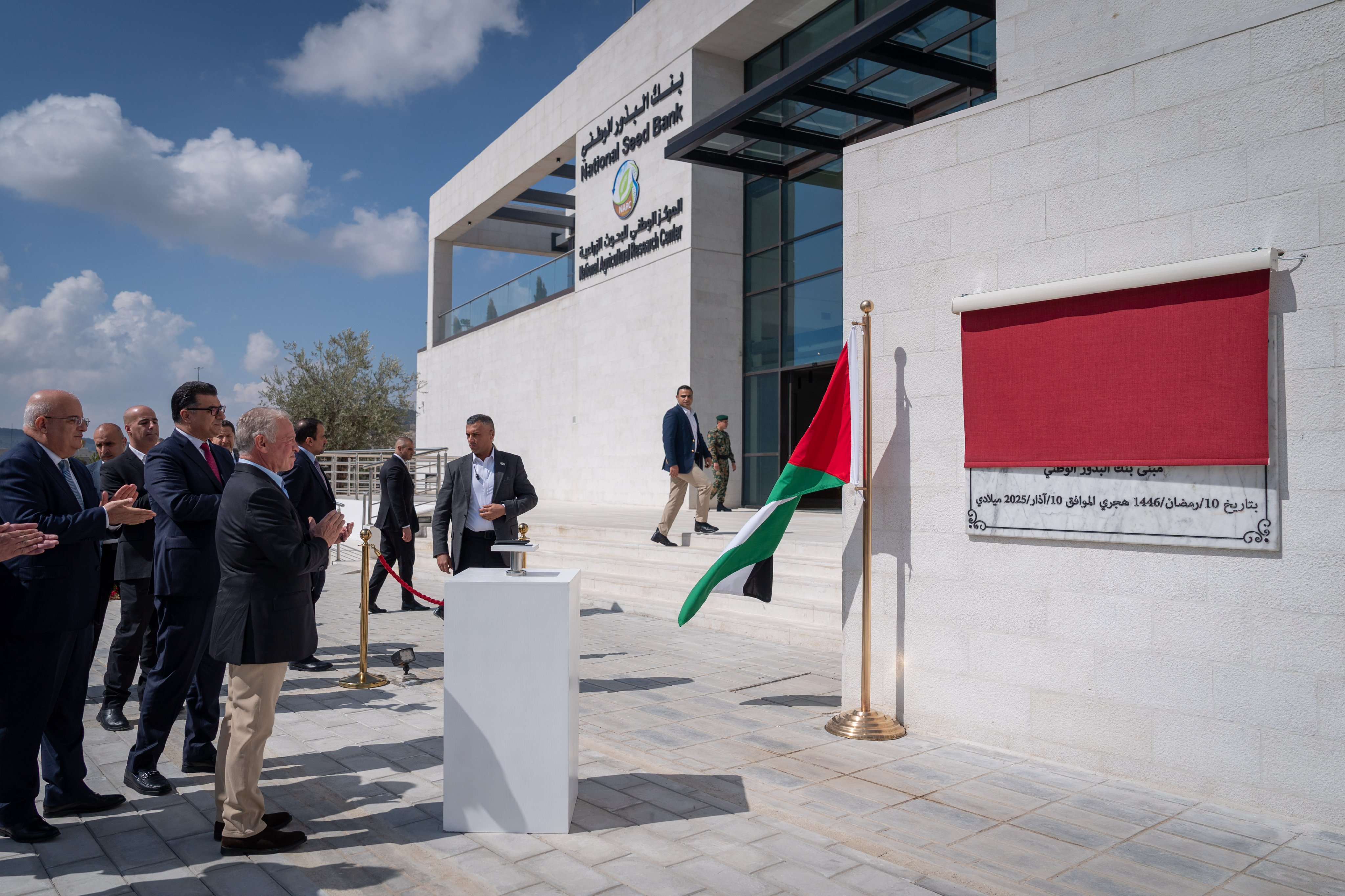 Madar Al-Saa Images 0.8847642375822213