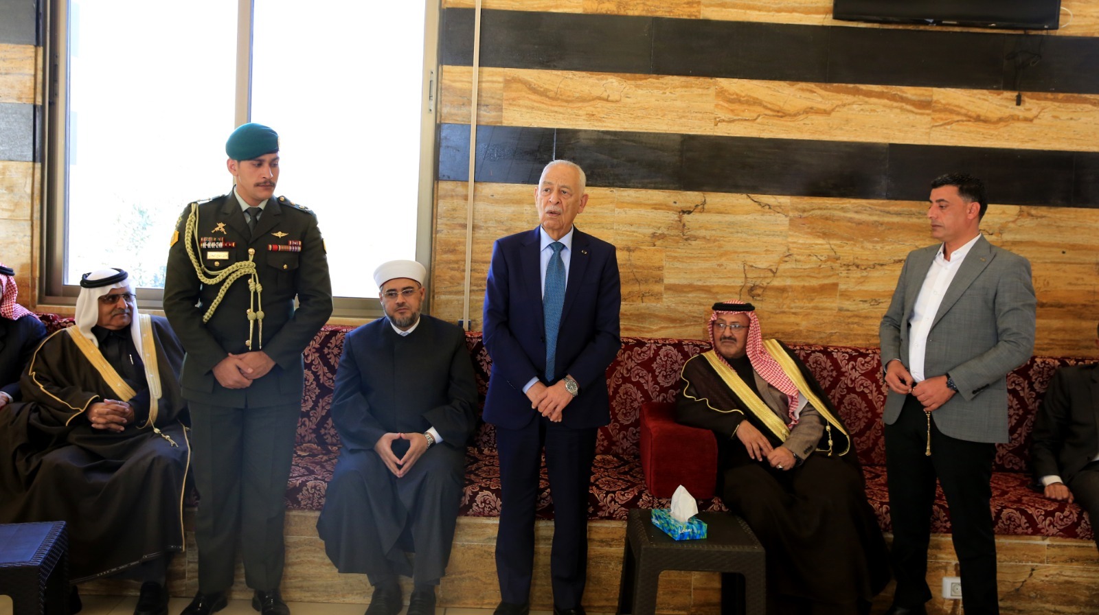 Madar Al-Saa Images 0.794908568658163