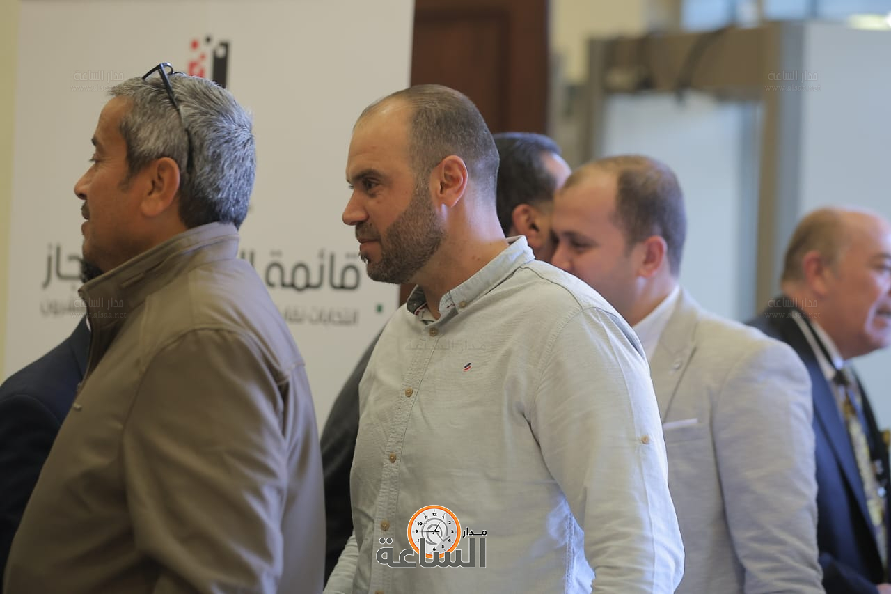 Madar Al-Saa Images 0.9030103163307588