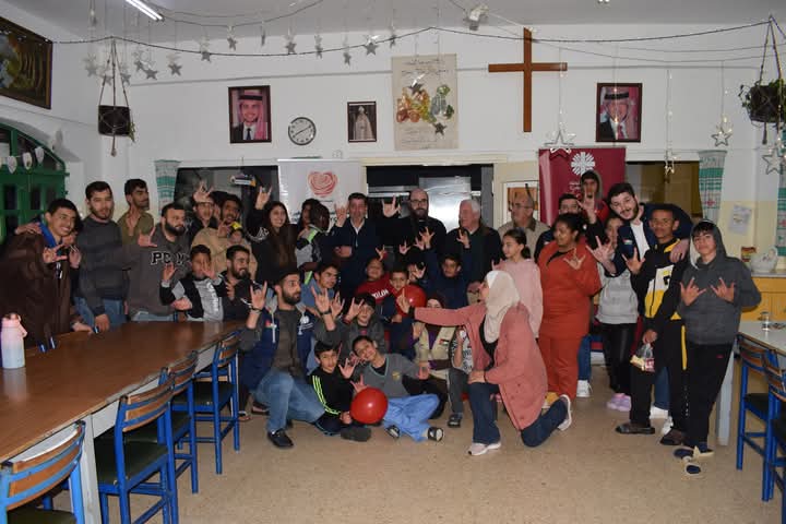 Madar Al-Saa Images 0.7738571086825328