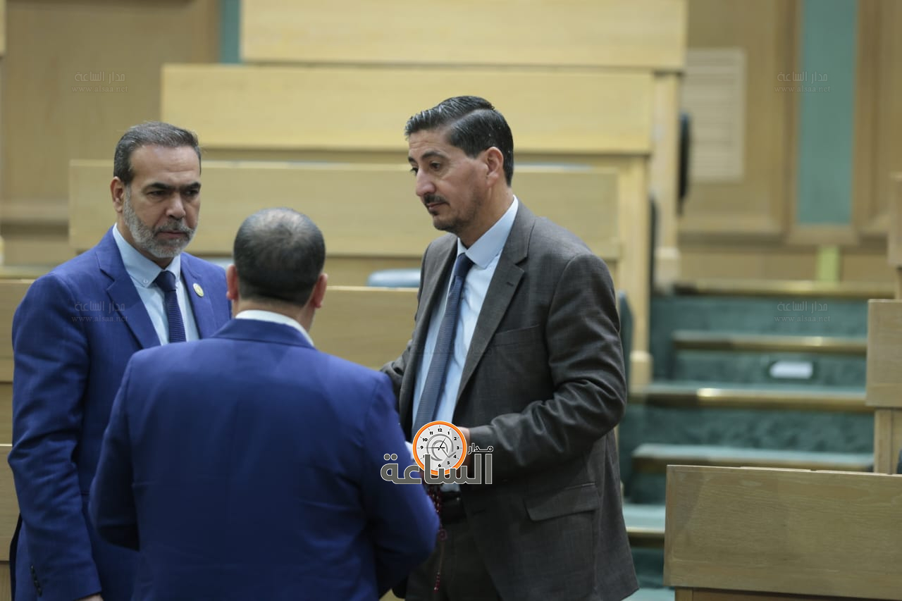 Madar Al-Saa Images 0.03852897512318787