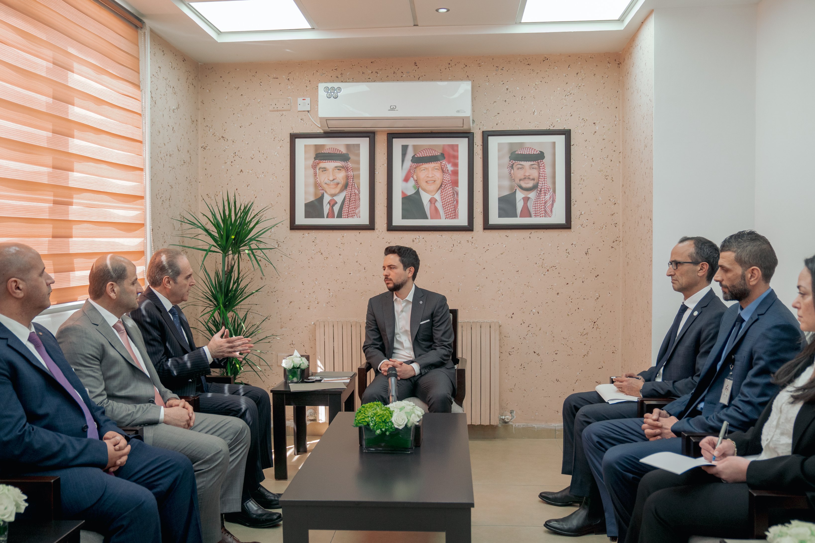 Madar Al-Saa Images 0.3574545913495608