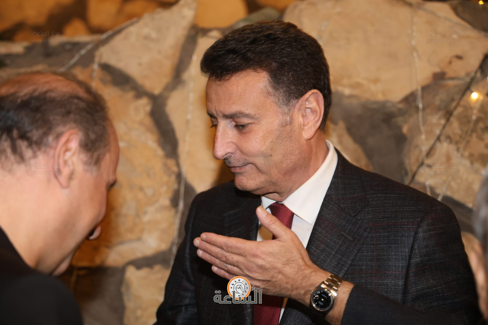 Madar Al-Saa Images 0.5116419915921135