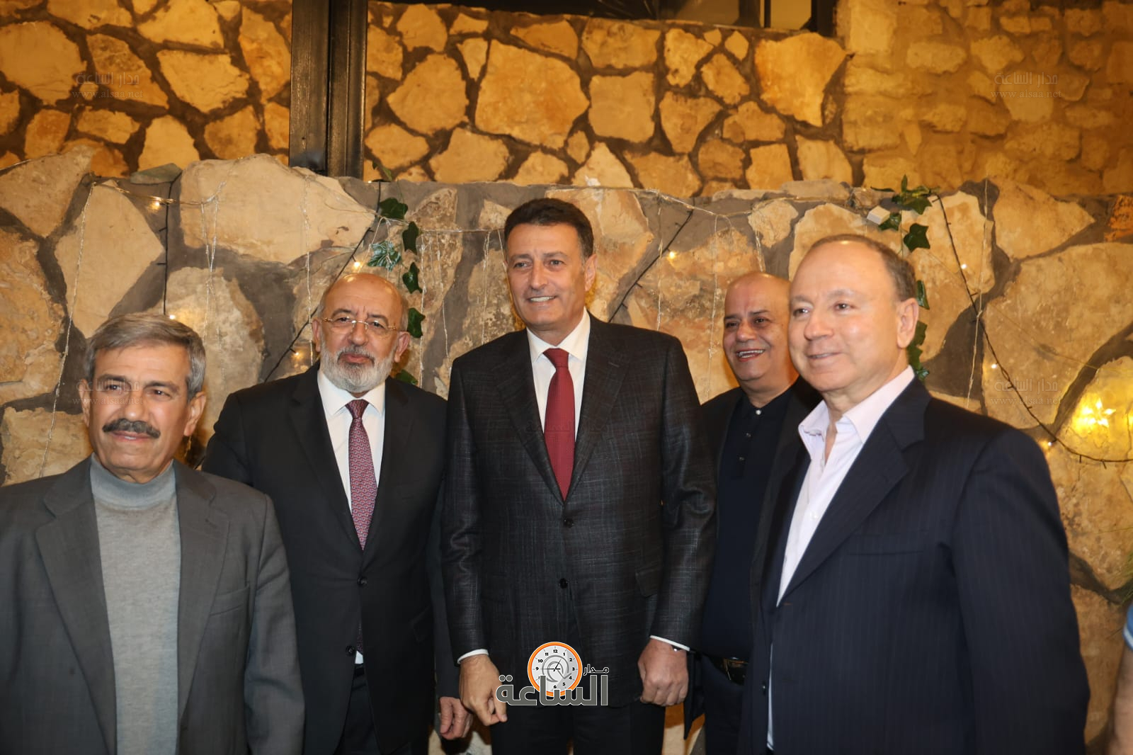 Madar Al-Saa Images 0.9365108506068833