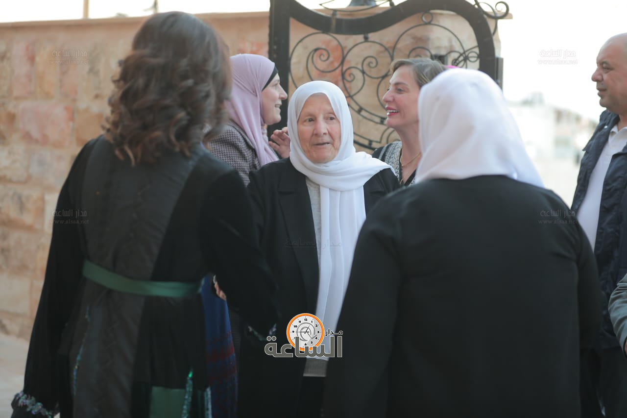 Madar Al-Saa Images 0.4393677075091129