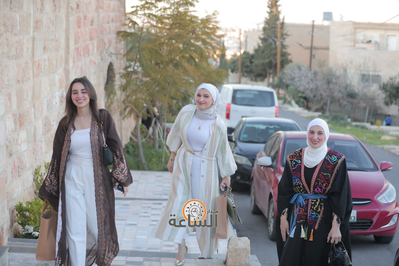 Madar Al-Saa Images 0.6367346551095106