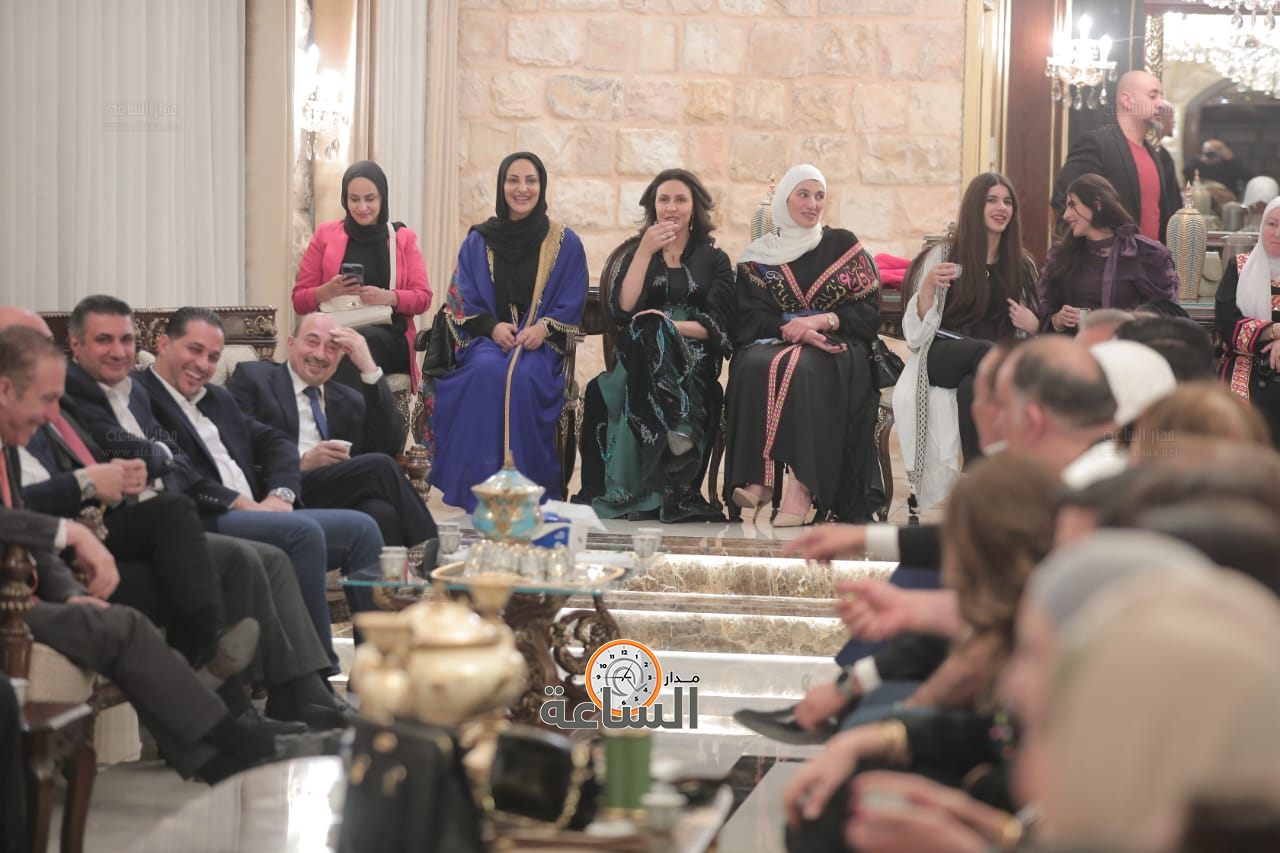 Madar Al-Saa Images 0.3807540444936999