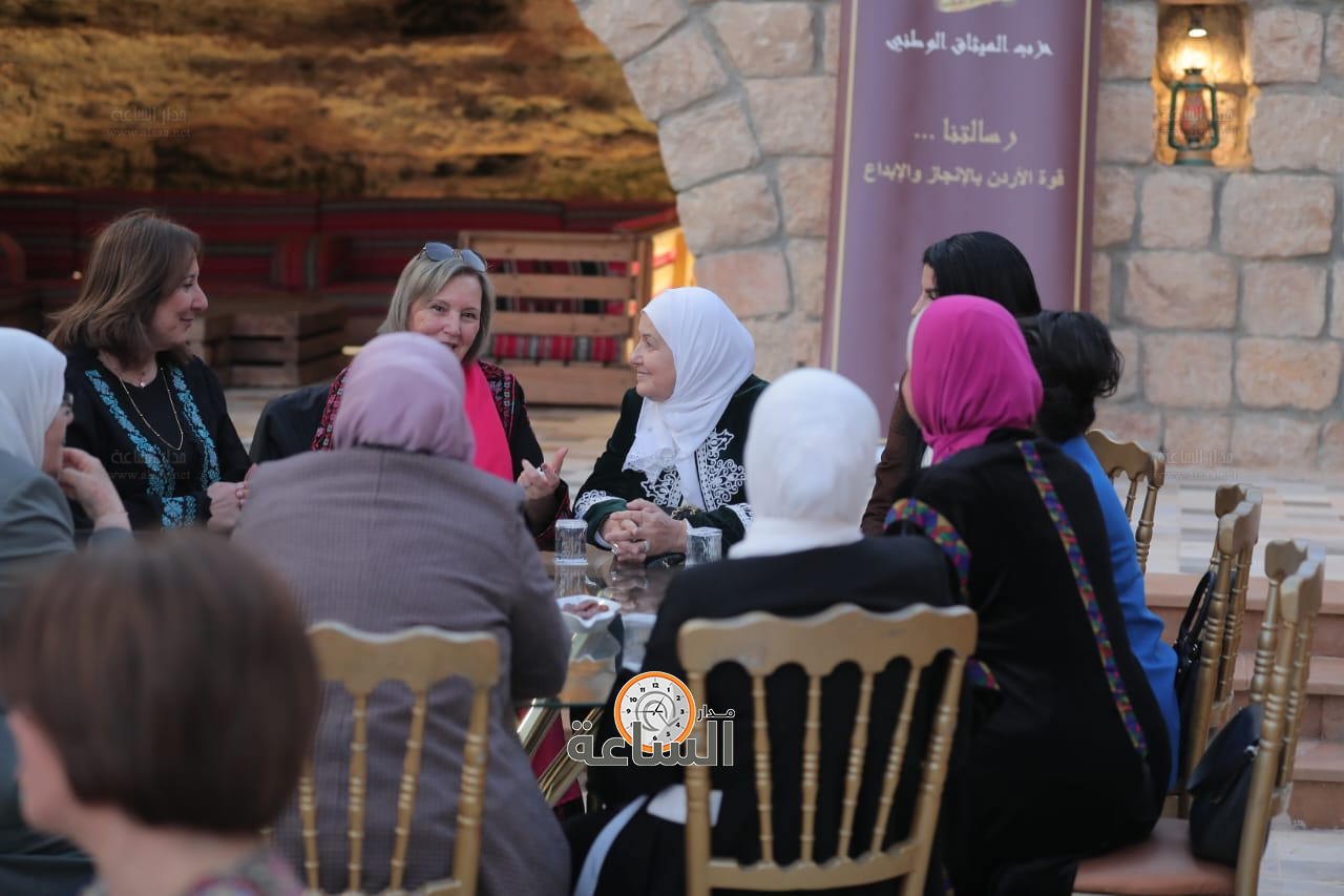 Madar Al-Saa Images 0.4239104824962976