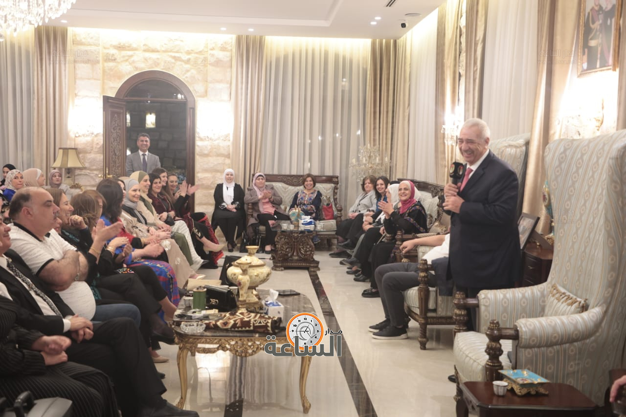 Madar Al-Saa Images 0.6858489236664727