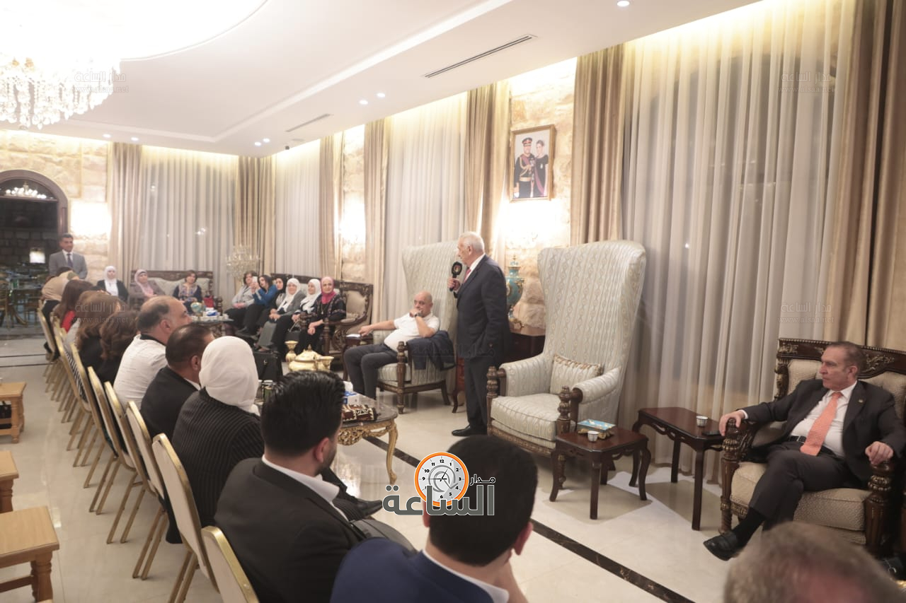 Madar Al-Saa Images 0.712509661331894