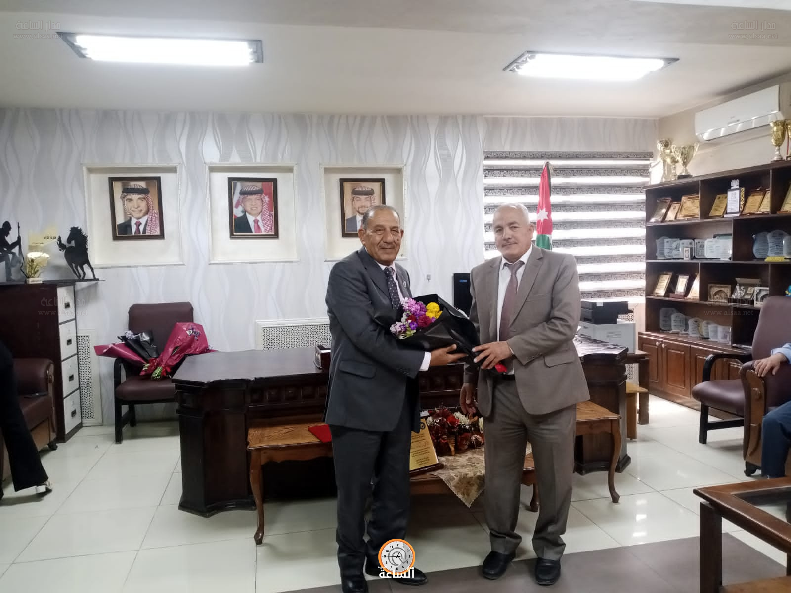 Madar Al-Saa Images 0.4278716654747172