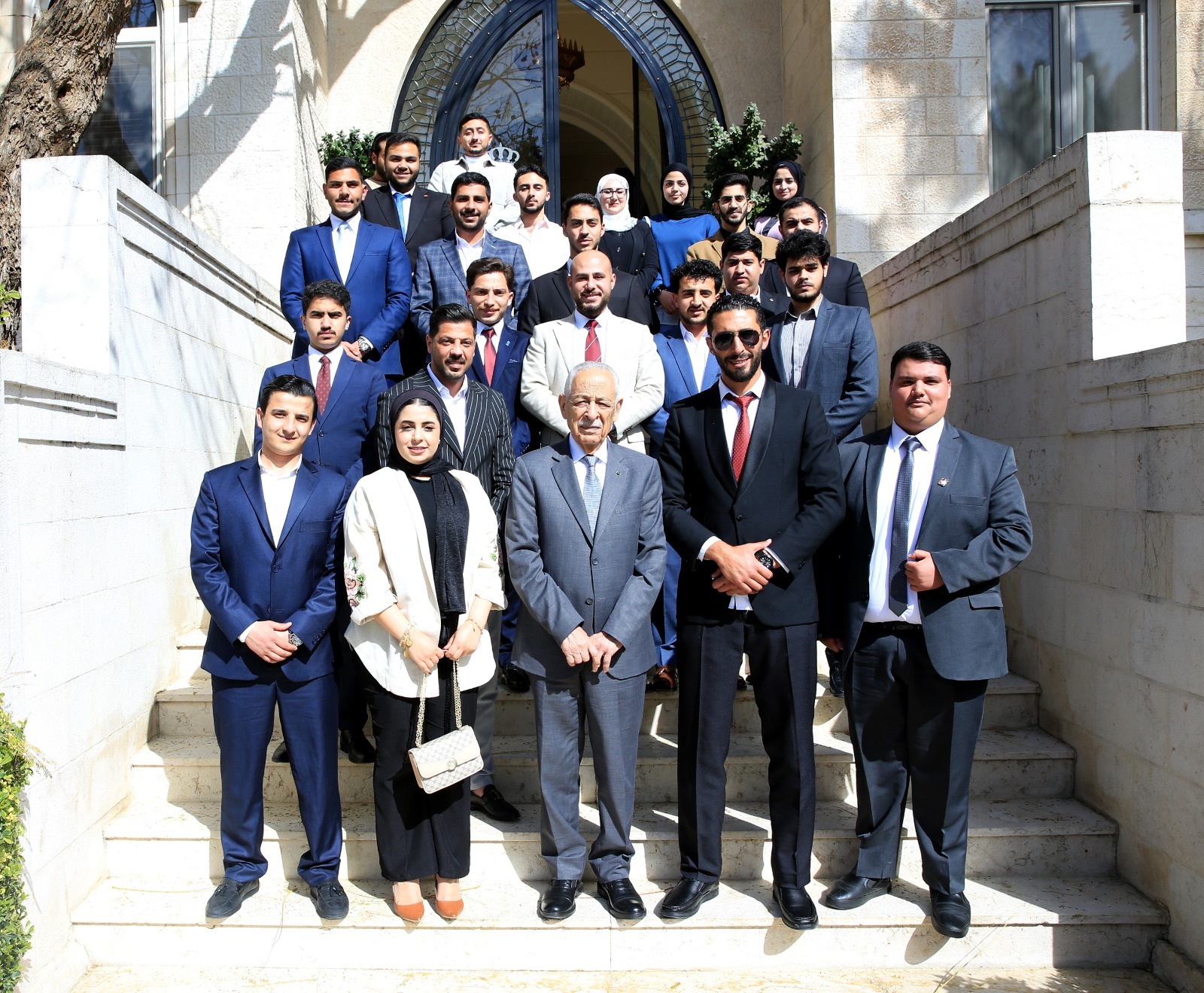 Madar Al-Saa Images 0.4343087121624949