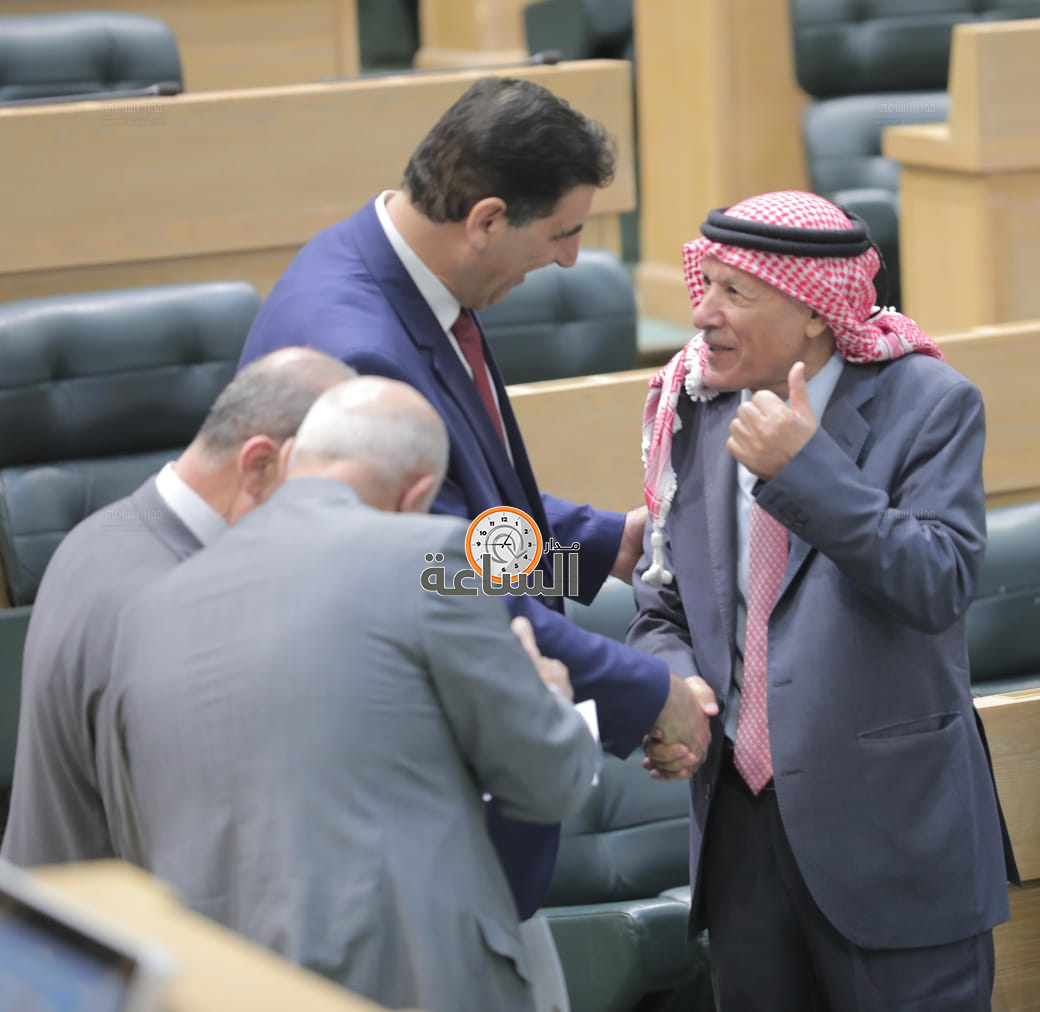 Madar Al-Saa Images 0.42908000186351747