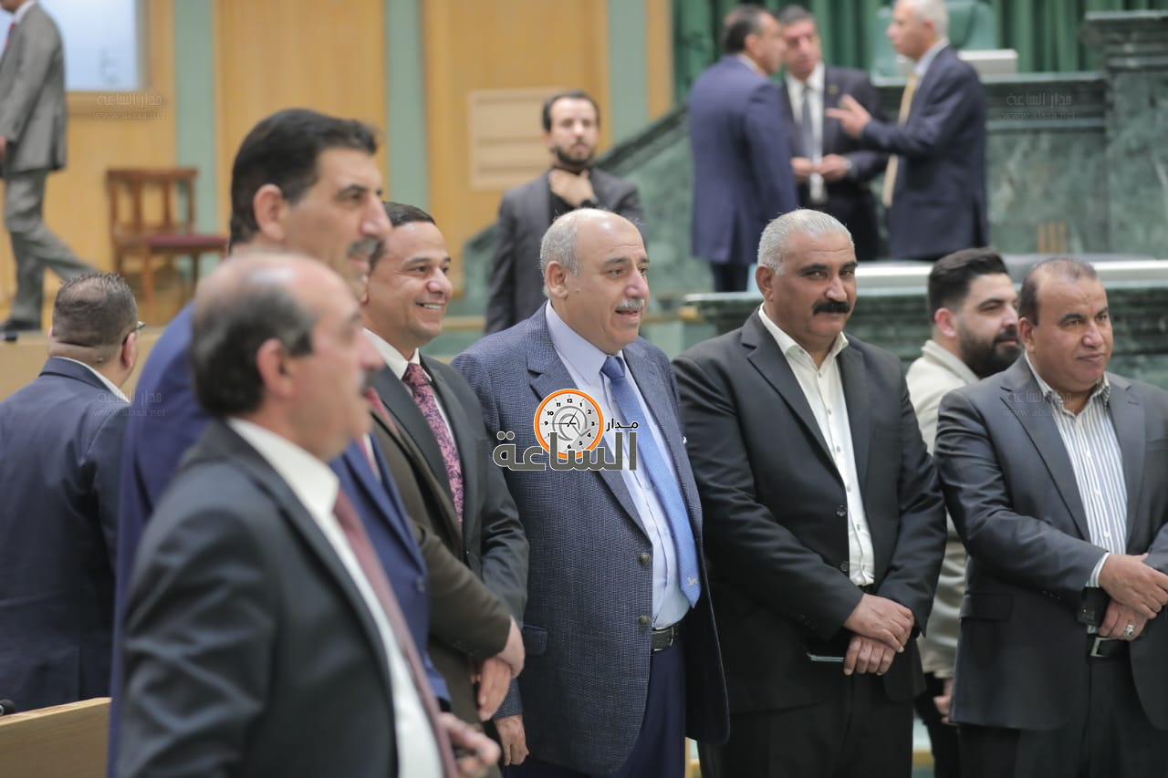 Madar Al-Saa Images 0.8655729631690185