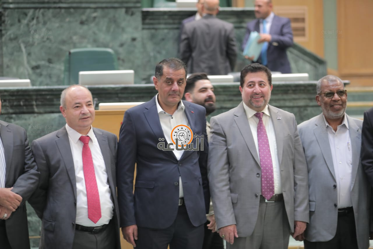 Madar Al-Saa Images 0.6505725395718434