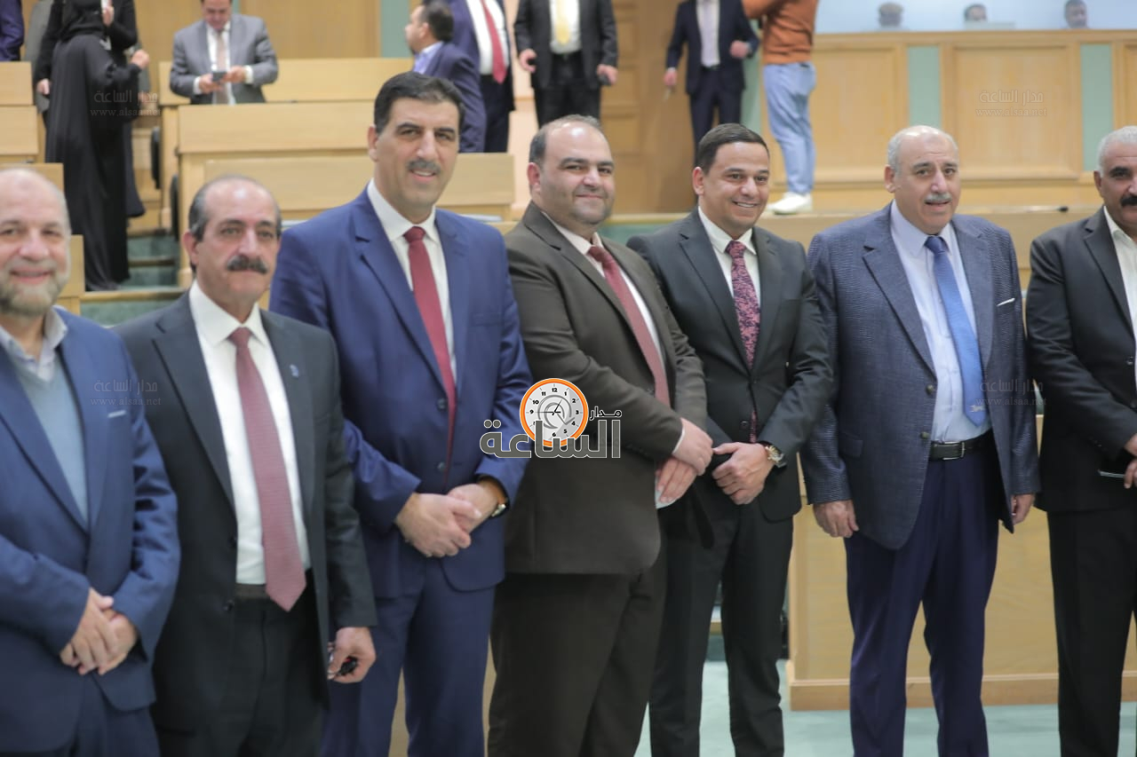 Madar Al-Saa Images 0.6329805886302617