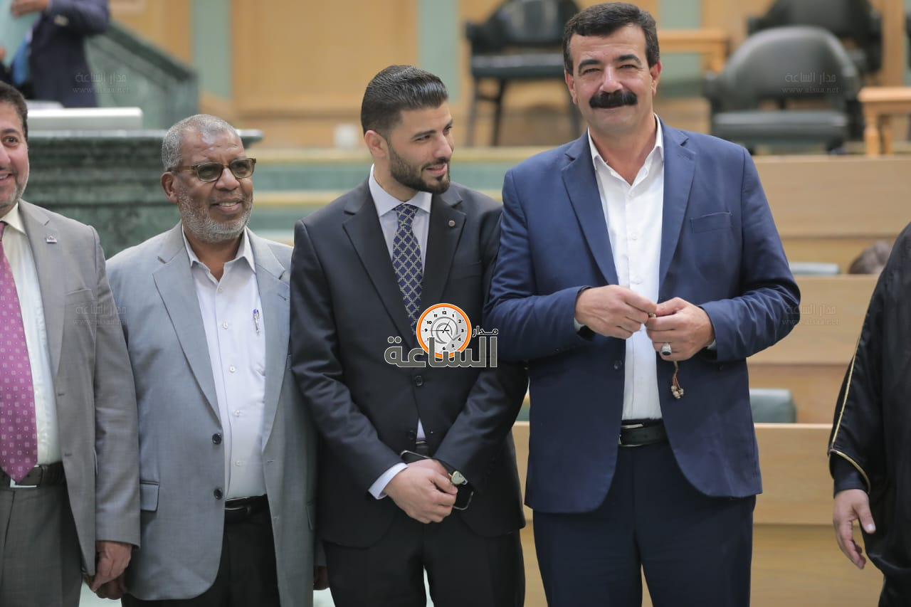 Madar Al-Saa Images 0.8478096237066128